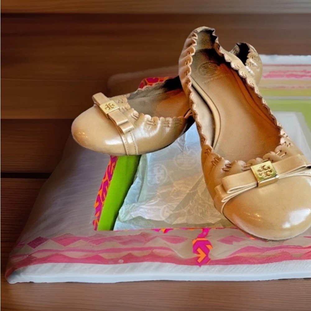 Tory Burch Women's Patent Calf Leather  Ballet Flats size 9